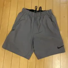 Nike DRI-FIT グレー ショートパンツ S