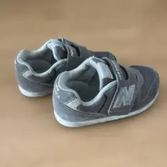 New Balance キッズシューズ グレー ベルクロ
