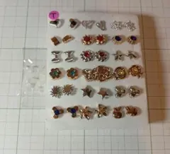 多様なデザインの樹脂ピアスセット 18ペア