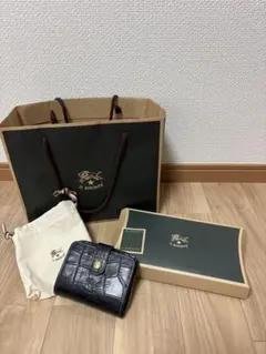 IL BISONTE 二つ折り財布 クロコ型押し ブラックのサムネイル
