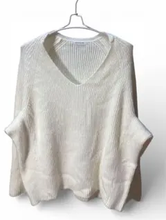 NATURAL BEAUTY BASIC アイボリー Vネックセーター