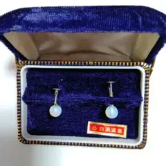 オパール風スタッドピアス ケース付き