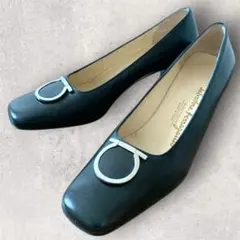 Ferragamo フェラガモ　ブラックパンプス　ガンチーニ　金具付き