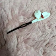 白い花びらデザインのかんざし