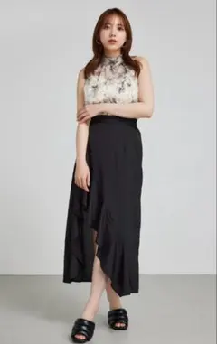 ラッフルフリルスリットジャストウエストスコショートパンツ⌘ブラック　Sのサムネイル