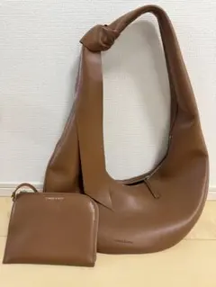 CHARLES & KEITH（チャールズ＆キース）のサムネイル