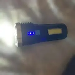 【未使用品】LEDハンディライト 充電式 懐中電灯 サイドライト付き