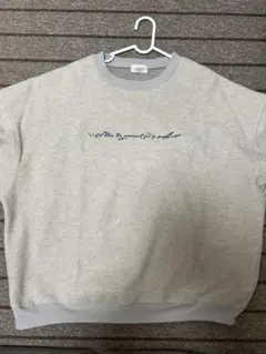 グレー 刺繍入り クルーネック トレーナー JUNRed