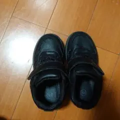 黒いスニーカー　靴　16.0