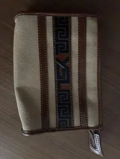 イヴ・サンローラン（YSL）のポーチ