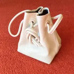 VASIC BOND 巾着型ショルダーバッグ（オフホワイト）