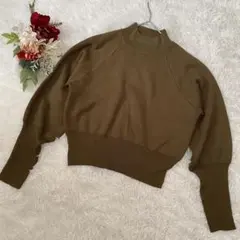 美品【MURUA/ムルーア】オリーブグリーン ハイネック クロップドセーター　F