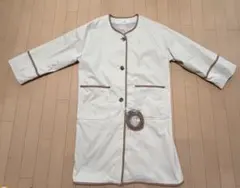 ホワイトボタン付きコート