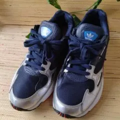 adidas ファルコン スニーカー　26