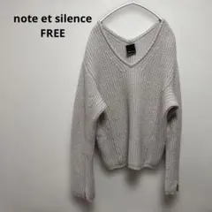 【note et silence】アイボリー Vネックニット ルーズフィット Fのサムネイル