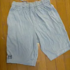 グレー ショートパンツ