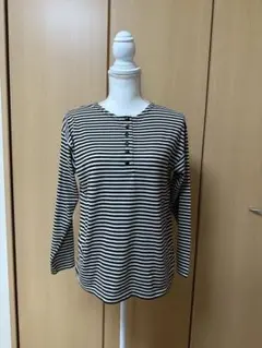 ボーダー 長袖Tシャツ ボタン付き　Mサイズ