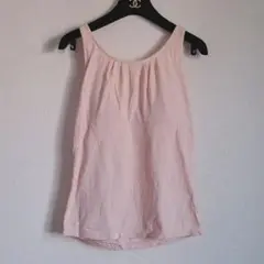 【美品】suria　カップ付き　後ろねじれタンクトップ
