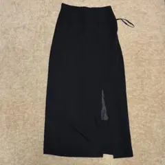 スリット入り黒ロングスカート