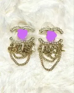 ロゴ ゴールド ピアス チェーン付き