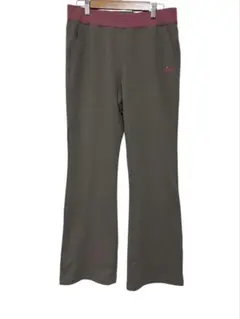 NIKEオリーブグリーン スポーツパンツ　レディース