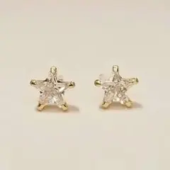 新品☆K18(18金)星形キュービック ピアス