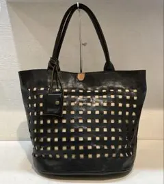 【美品】toleur カウレザーパンチングトート　黒　11680のサムネイル