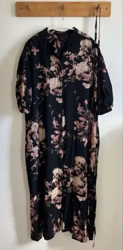 ダーマコレクション　ウール半袖ロングワンピース　黒×ピンク花柄　美品　M〜L
