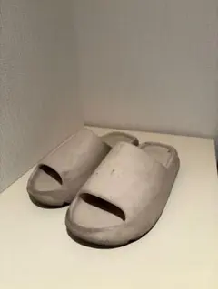 2025年最新】yeezy slideの人気アイテム - メルカリ