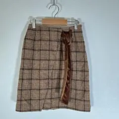 マジェスティックレゴン 巻き風チェックミニスカート ブラウン S ベロアリボン付