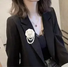 コサージュ ブローチ　バラ パール　フラワー オフホワイト　パールビーズ付き