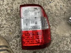 3枚目ひび割れ　ランドクルーザー GF-UZJ100W 右