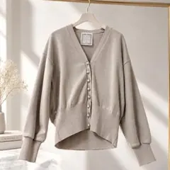 最終価格　BEARDSLEY パールボタンカーディガン