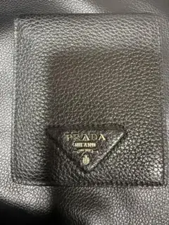 PRADA ブラック 二つ折り財布　小銭入れ付き