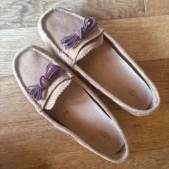 UGG ベージュ リボン付きモカシン