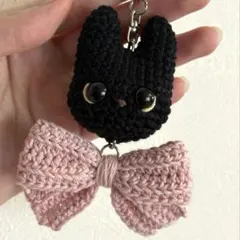 黒猫×ピンクリボン あみぐるみキーホルダー ハンドメイド 猫好き プチギフト