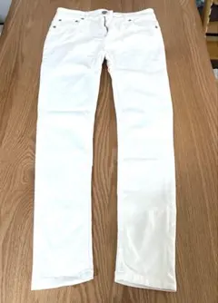 ジーナシス　白ズボン