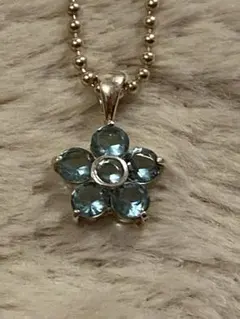 アガタ　ネックレス　花？