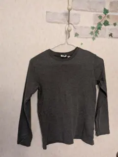 グレー 長袖カットソー　ユニクロ 140cm