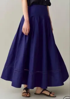 【ヌキテパ】美品　ロイヤルブルー　フレアスカート 膝下丈のサムネイル