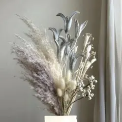 ユリ　グレー　パンパスグラス ナンキンハゼ　アヤメ　スワッグ　くすみカラー花材