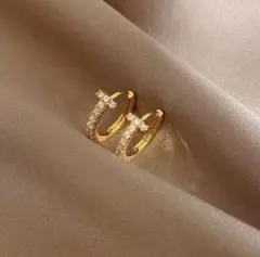 【新品】クロス ピアス フープ ゴールド 小ぶり キラキラ 韓国風 高見え