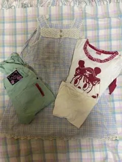 Tシャツ、キャミソール、7分丈の長ズボン、ワンピース