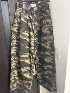 LILY BROWN カモフラージュ柄 ワイドパンツ