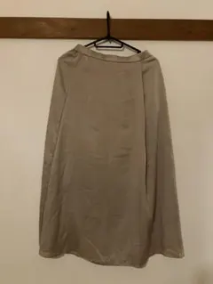 サテンベージュスカート（GU、S）