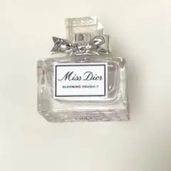 Miss Dior Blooming Bouquet 香水　5mlです。