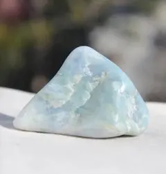圧倒的パワー‼️青色❔緑❔糸魚川産 翡翠 原石 白×明るい緑］糸魚川翡翠 原石 28.8g - メルカリ