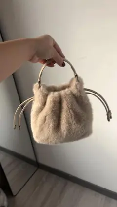 ベージュ ファー バケツ型ハンドバッグ