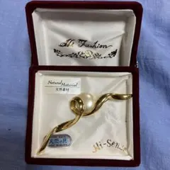 R★豪華9.5センチ　天然ボタンパールのブローチ　ゴールド