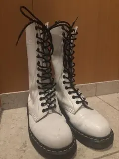 【希少・ホワイト社製】ドクターマーチン 14ホール サイズUK4 希少ドクターマーチン14ホールブーツ - メルカリ